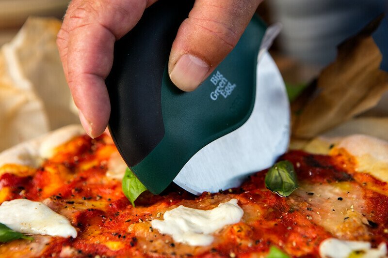 compact pizza cutter