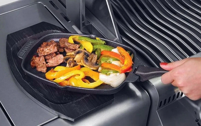 PRO gietijzeren pan met onderzetter