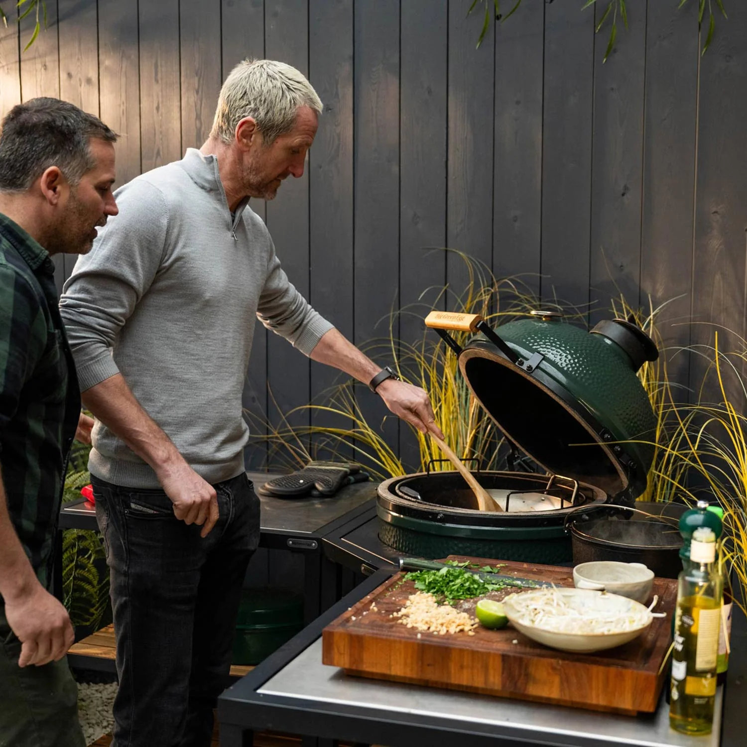 Pitt-Big Green Egg-Corner Egg frame L-3