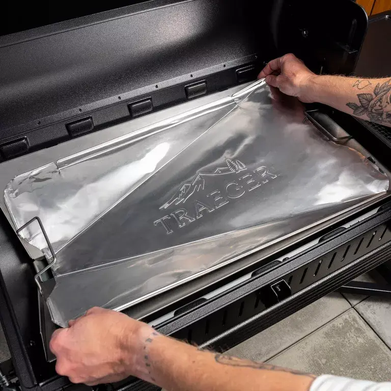 traeger-universal-drip-tray-liner-B-lifestyle2.webp