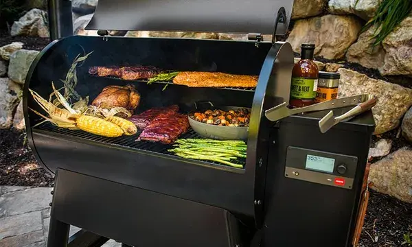 Traeger-Grills-Pro-780-Grill-Open-Lid.webp