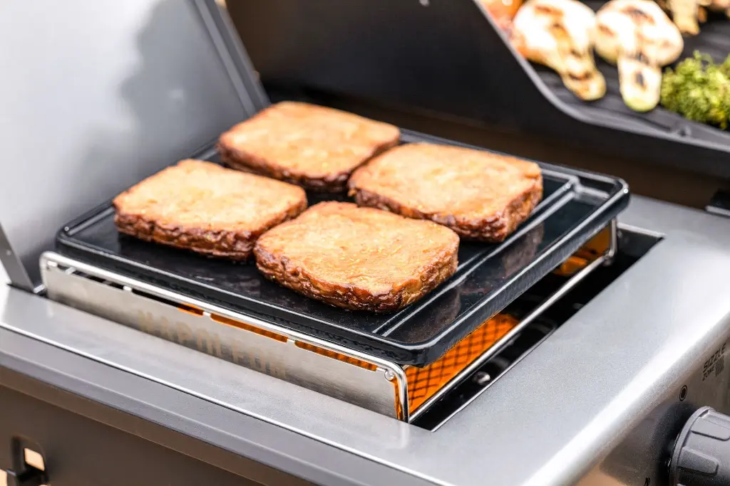 56081 - Cast Iron Griddle for Sizzle Zone_ withfood1.webp