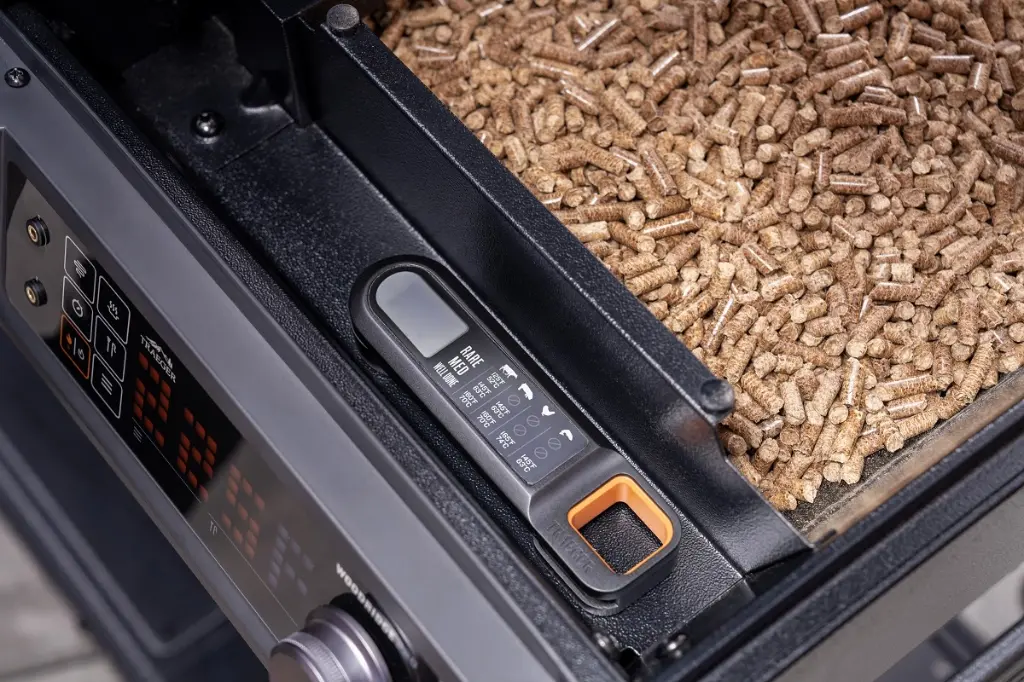 bac873_traeger_instant_read_meat_thermometer_c.1200.webp