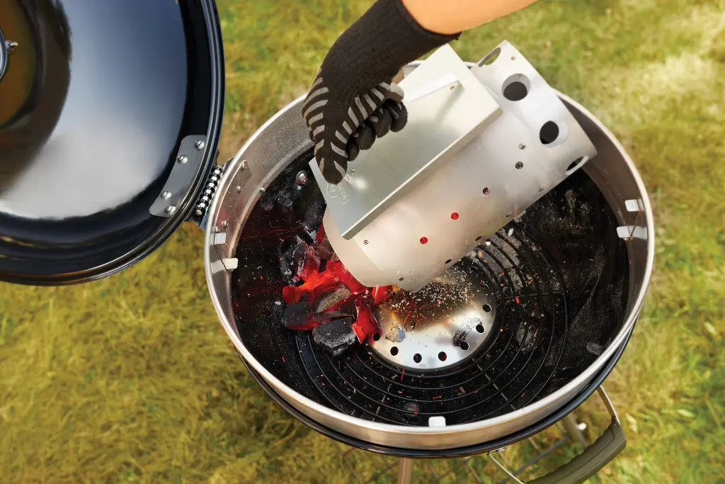 67802-Charcoal-Starter_InUse_OnGrass-4-Dump.webp