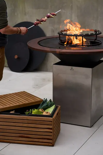 Horizontal Skewer Set in setting -400x600-6ea657c.webp