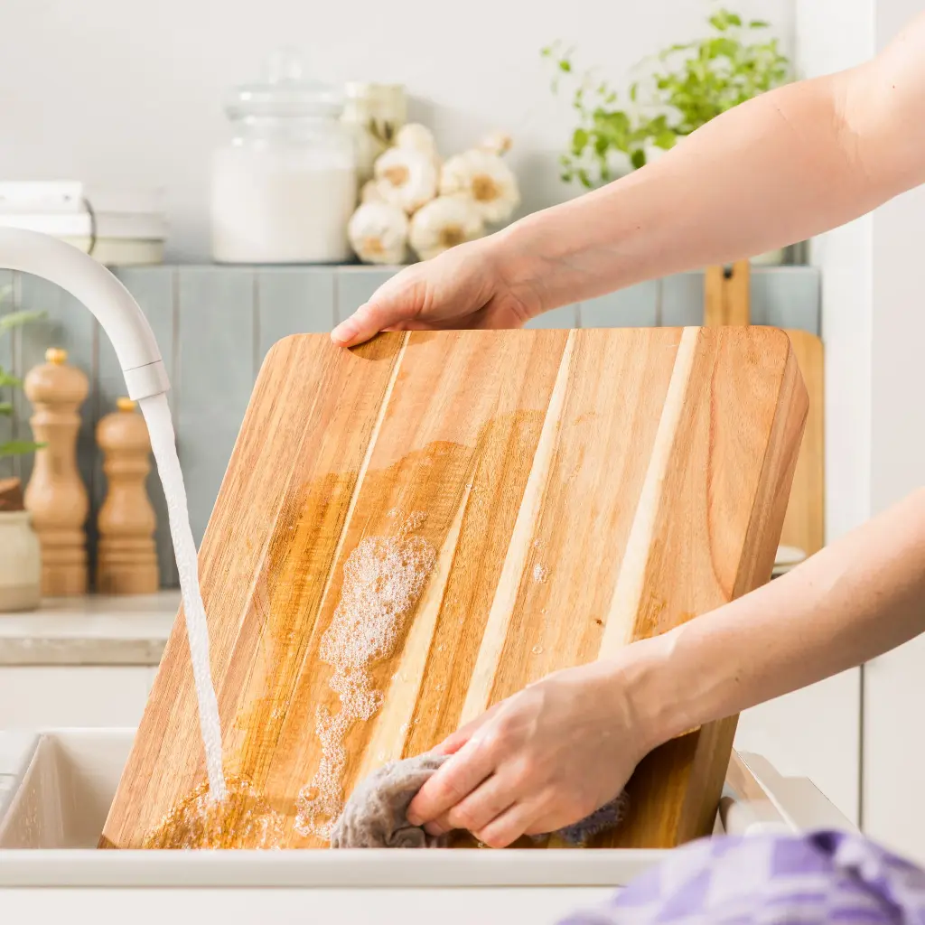 CC010788-001-image9-cleaning.webp