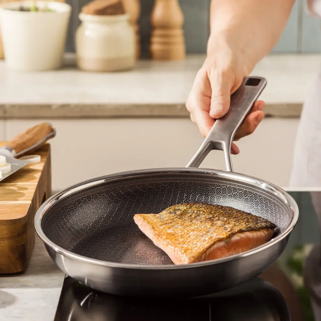 CC010905-001-image7-feature1_non-stick.webp