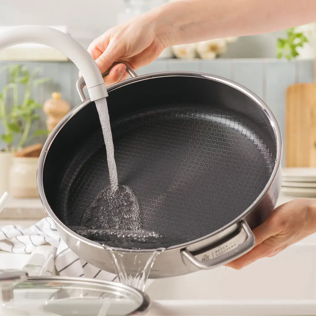 CC010907-001-image8-feature2_cleaning.webp