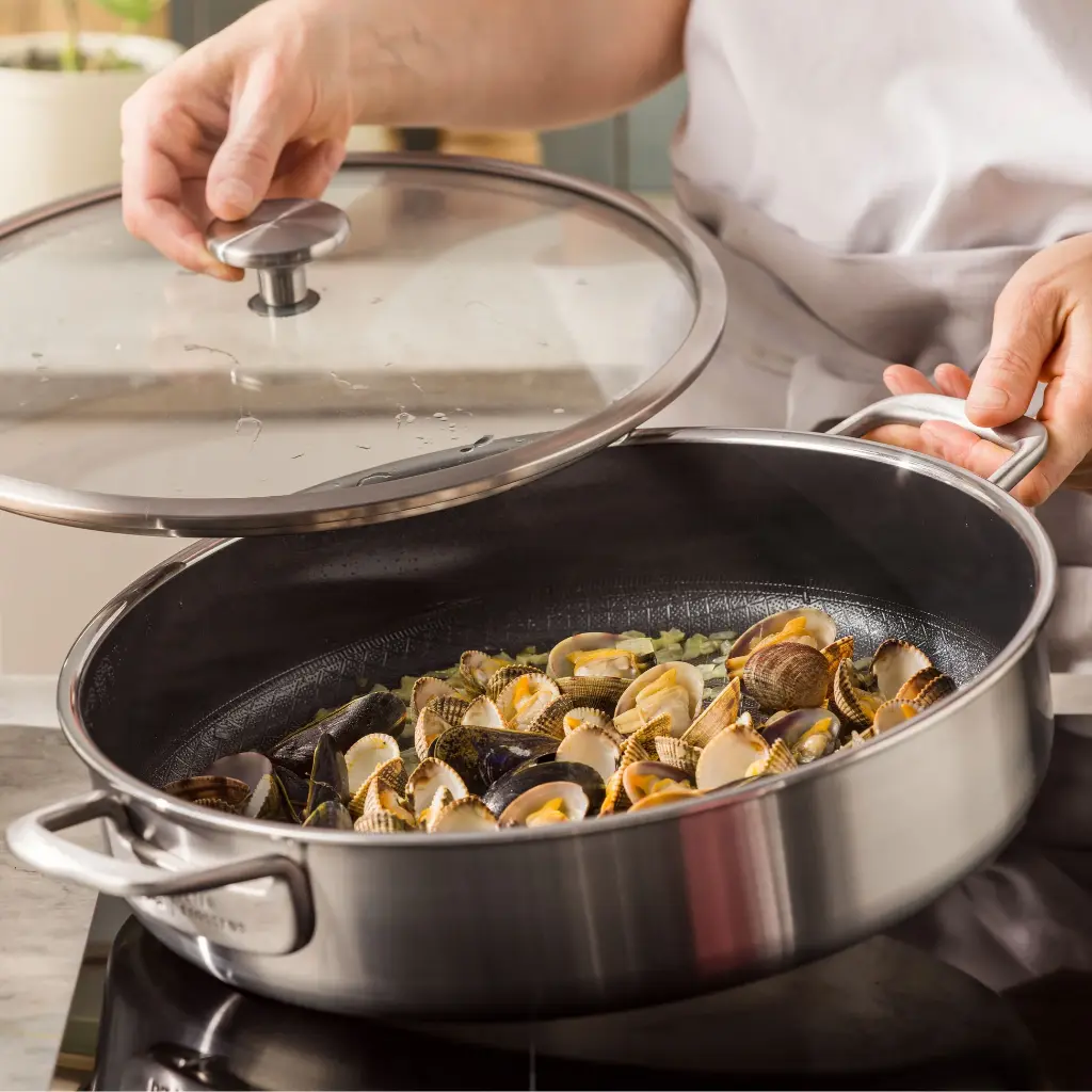 CC010907-001-image7-feature1_non-stick.webp