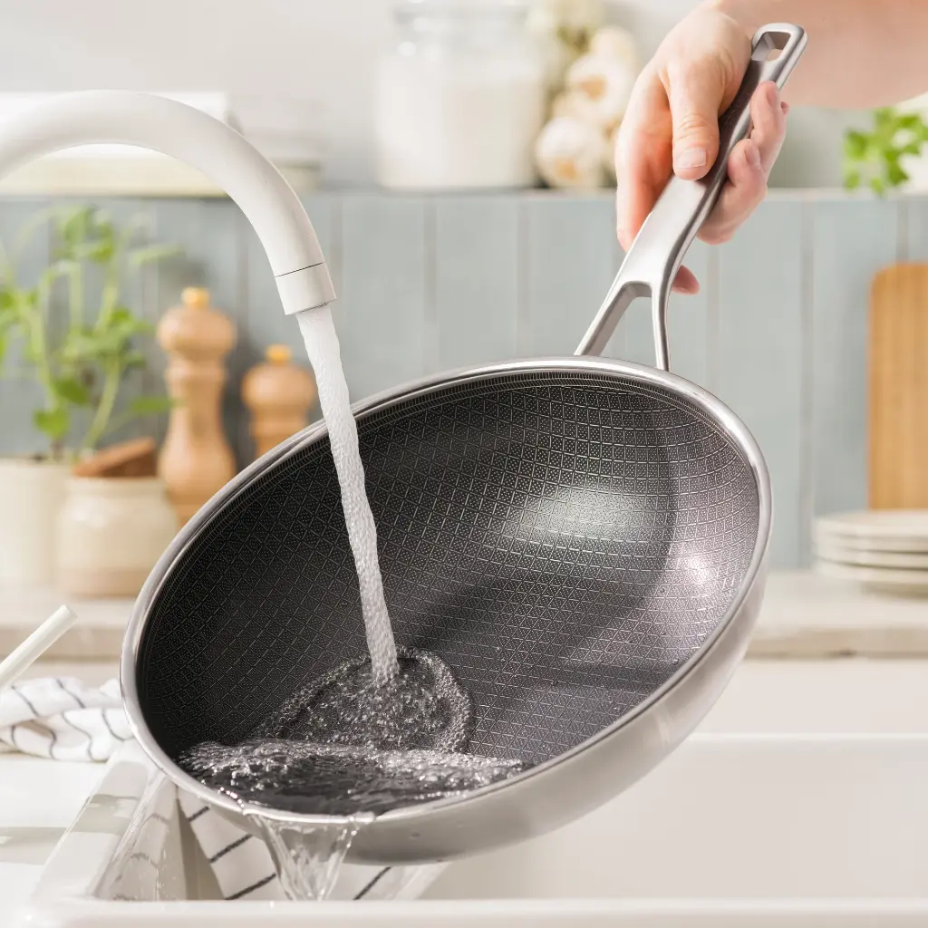 CC010908-001-image8-feature2_cleaning.webp