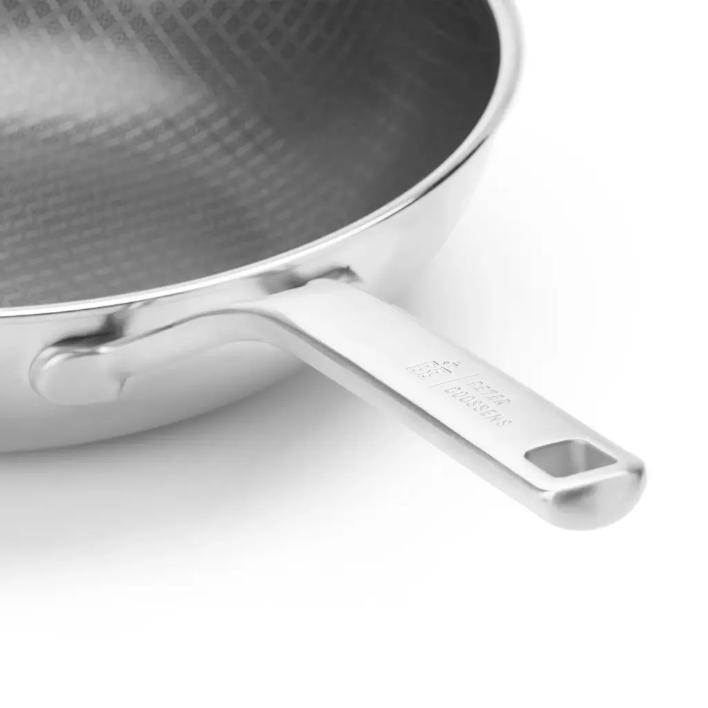 CC010908-001-image4-detail1-handle.webp