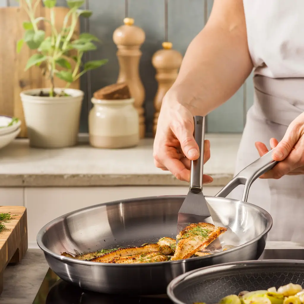 CC010915-001-image7-feature1_non-stick.webp