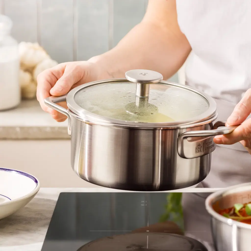 CC010912-001-image7-feature1_non_stick.webp