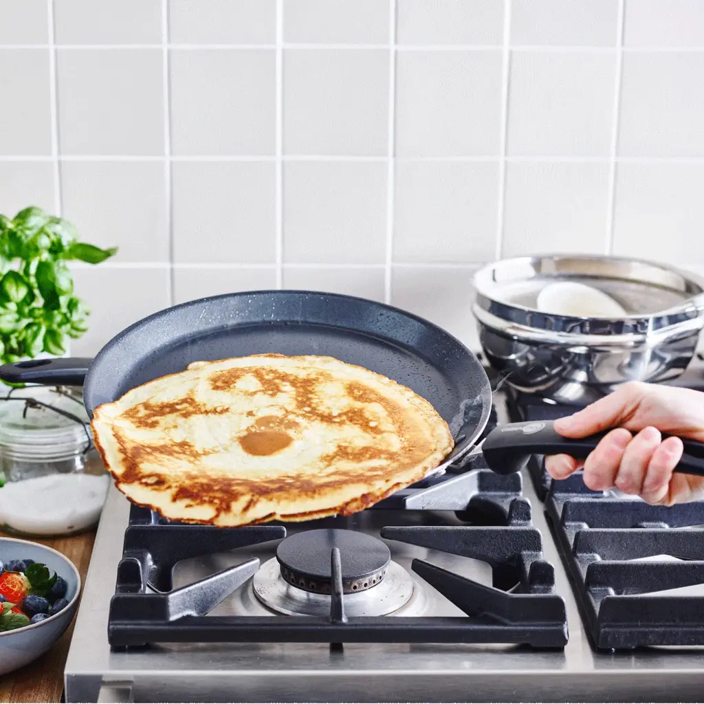 GP_ESS_BA_Bd_Pancakepan_Large_NS_Lifestyle-a.webp