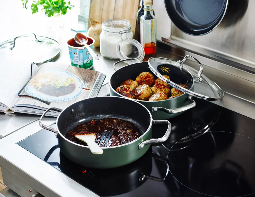CC001460-001_04895156650041_DK_skillet_24cm_D1.webp