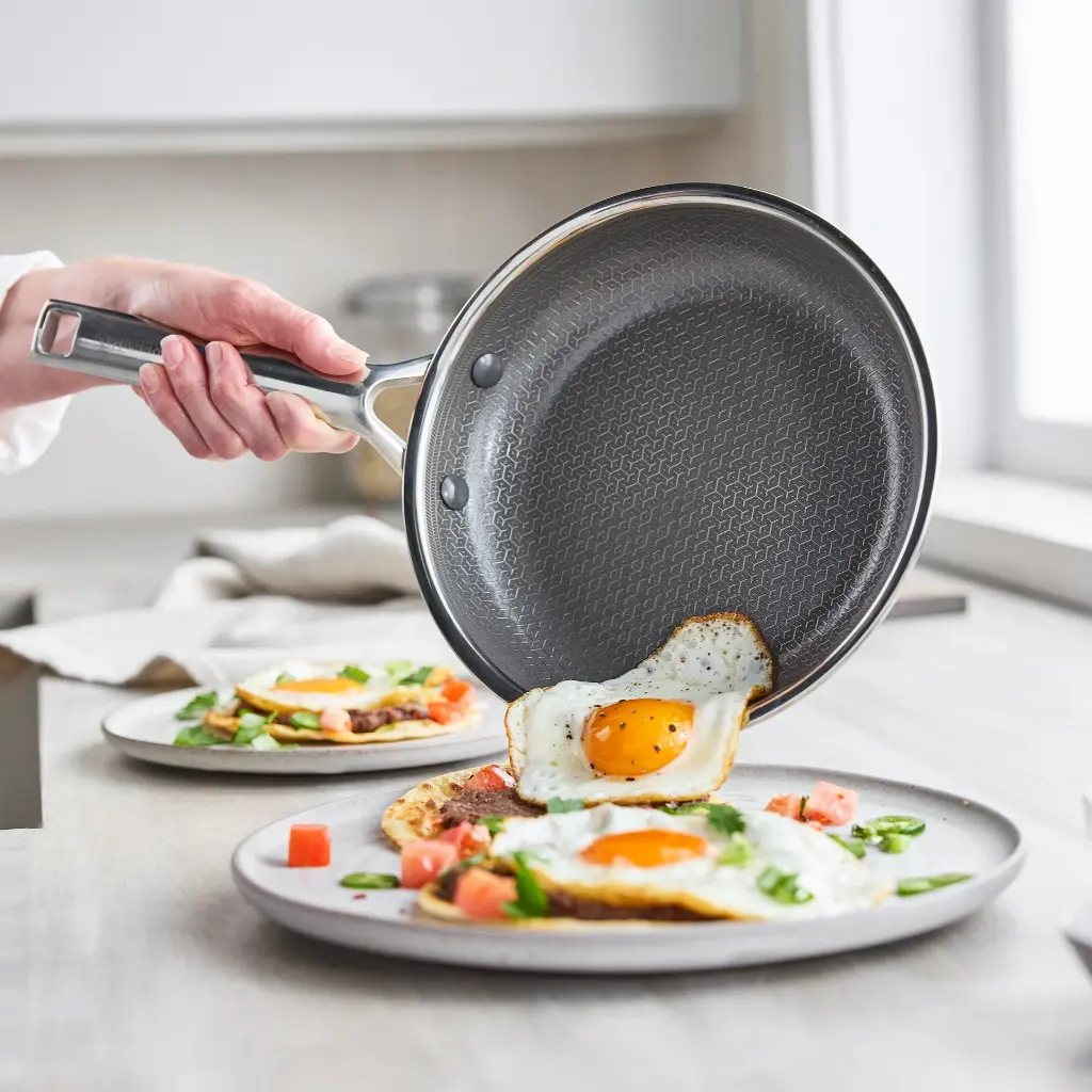 CC010195-001-image6-feature1_non_stick_ed39e5ee-77e7-4ad0-a422-f7bda076cba1.webp