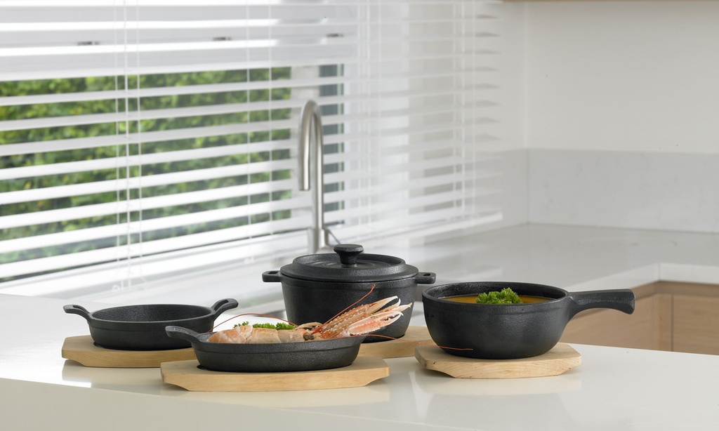 gietijzer potje met deksel op plankje 550ml