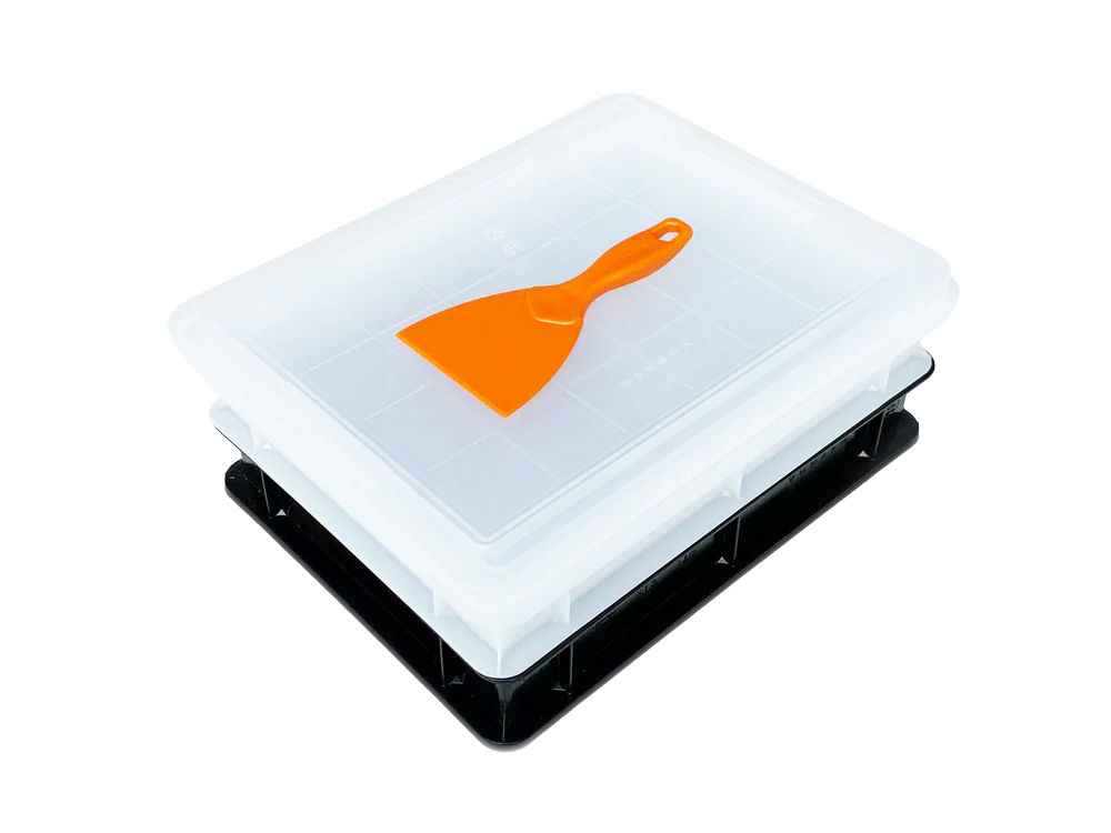 Deegbox 2 stuks + spatel 40 x 30